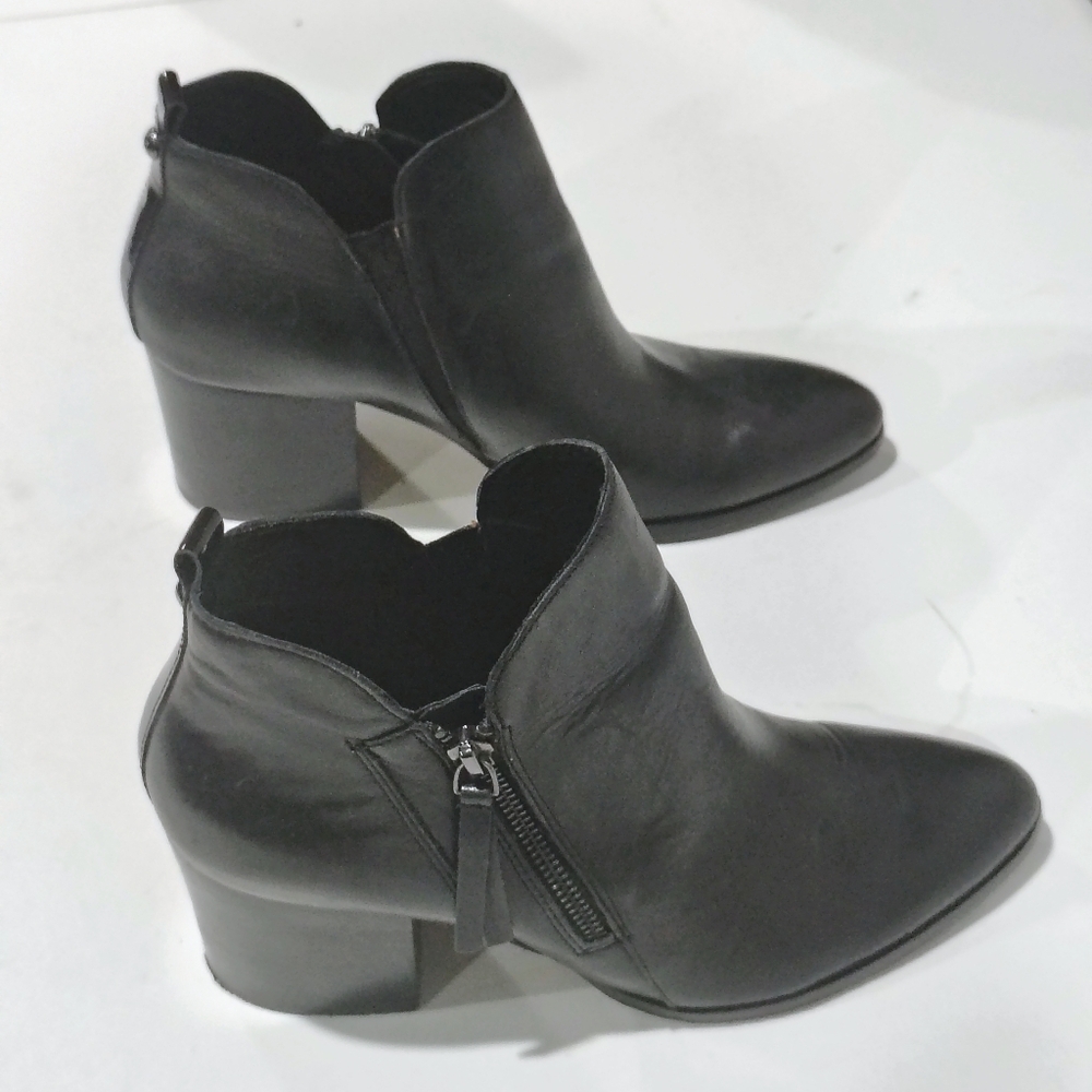 Donald J Pilner Black Pointy Toe Ankle Heel Boots with Side Zipper Size 8.5 M